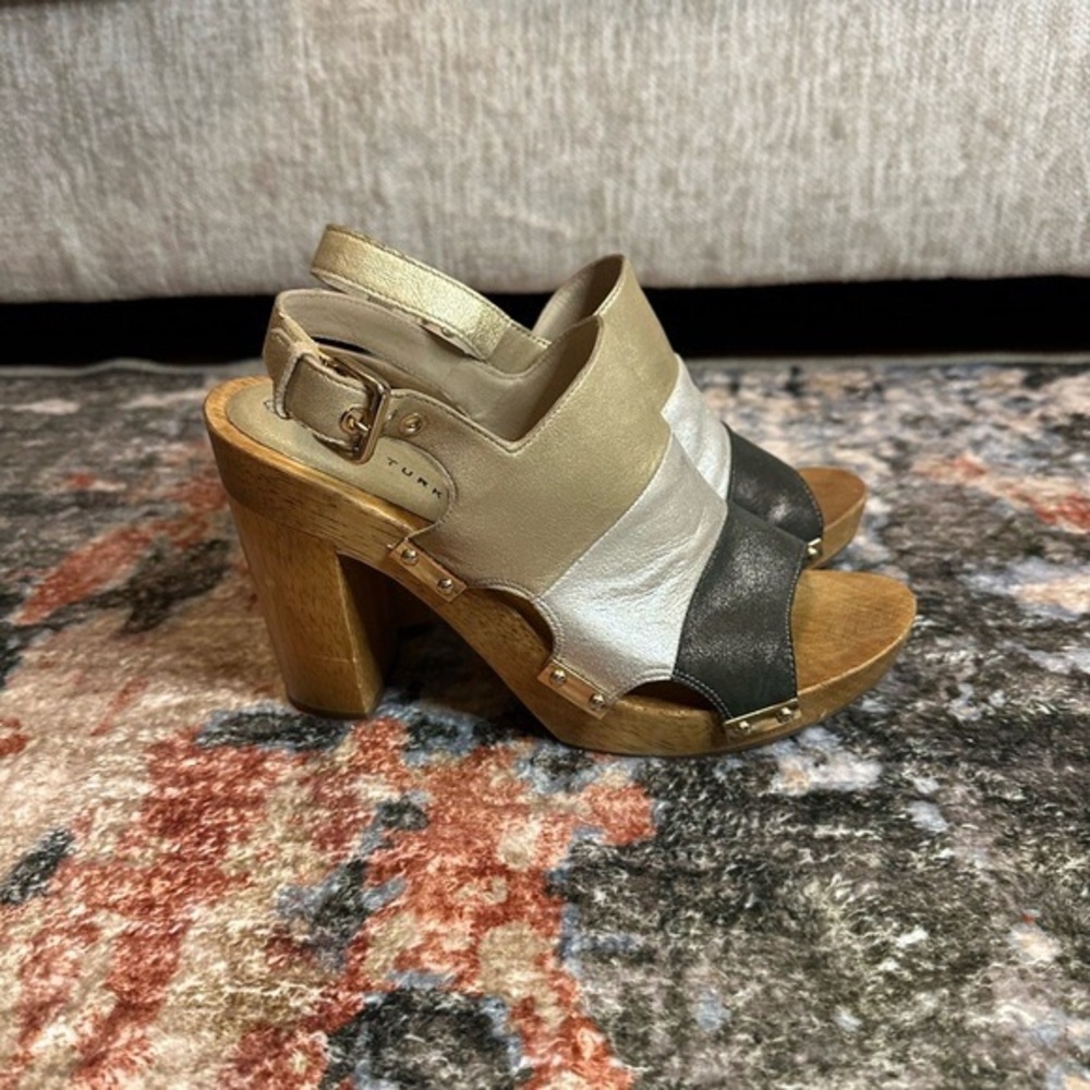 Frye Women's Cream, White, and Black Leather Mules